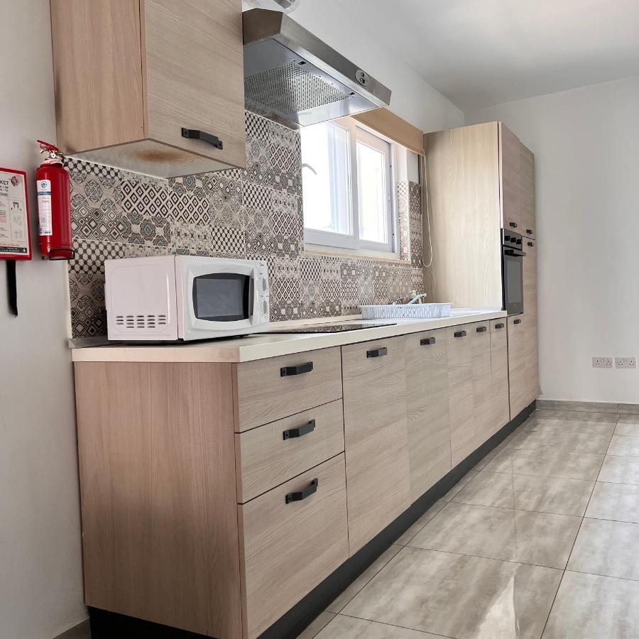 F4 Room 2, Private Room Two Single Beds Shared Bathroom Msida Ngoại thất bức ảnh
