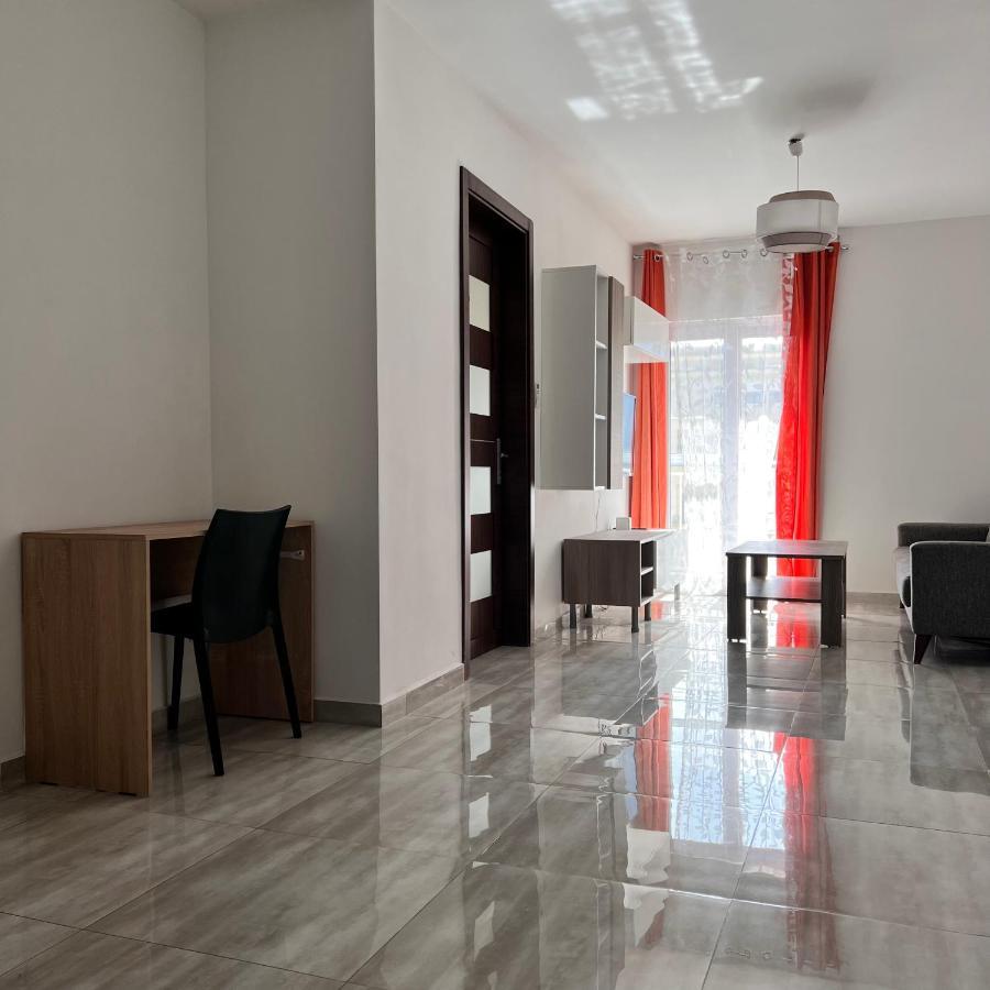 F4 Room 2, Private Room Two Single Beds Shared Bathroom Msida Ngoại thất bức ảnh
