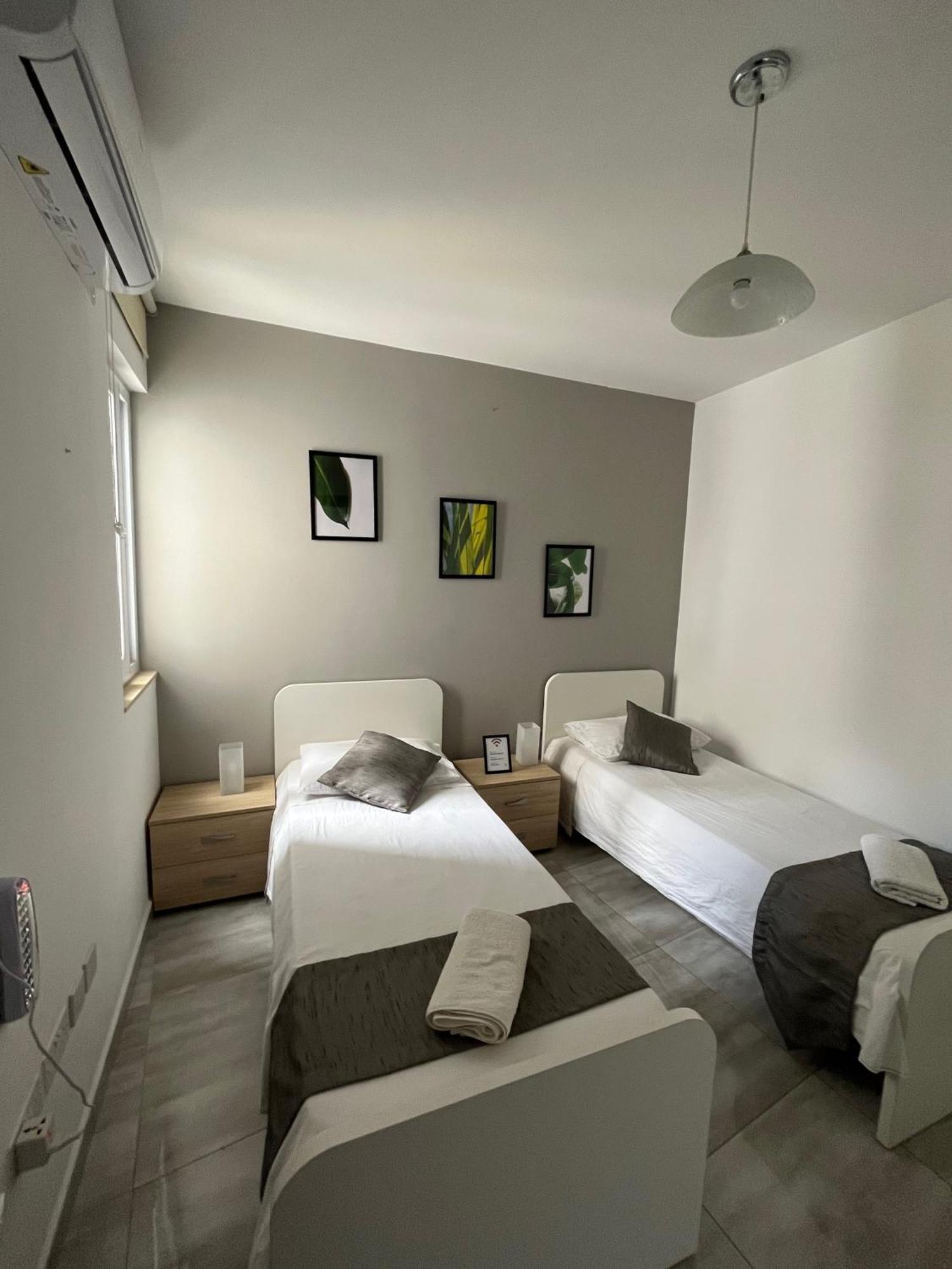 F4 Room 2, Private Room Two Single Beds Shared Bathroom Msida Ngoại thất bức ảnh